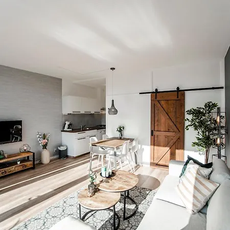 Apartment Happiness With Private Parking *