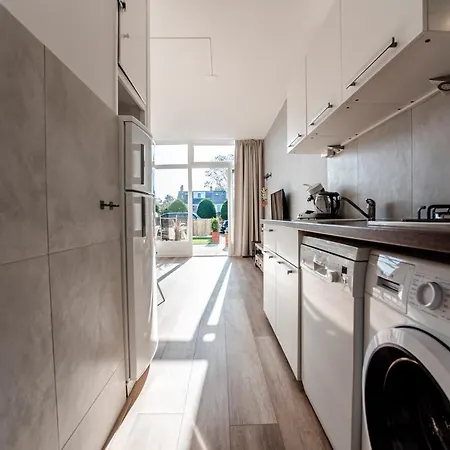 Happiness With Private Parking Appartement Zandvoort