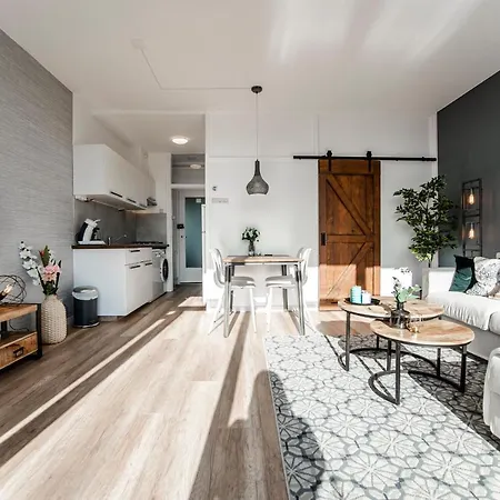 Happiness With Private Parking *