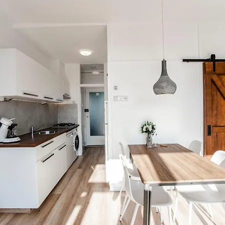 Happiness With Private Parking Appartement