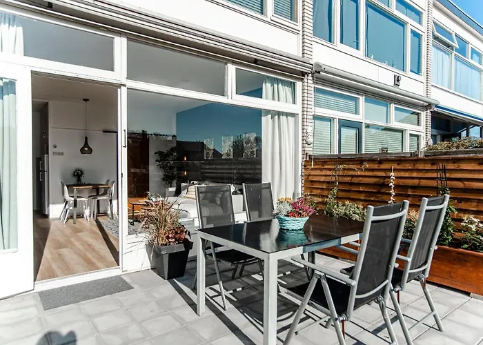 Happiness With Private Parking Apartment Zandvoort