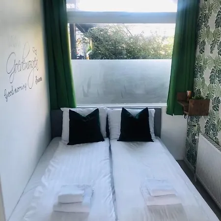 Apartment Happiness With Private Parking