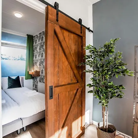 Apartment Happiness With Private Parking *