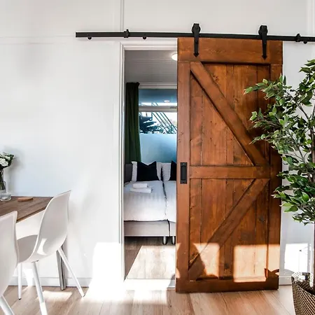 Happiness With Private Parking Apartment *